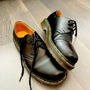 Dr Martens 1461 smooth size 6M!